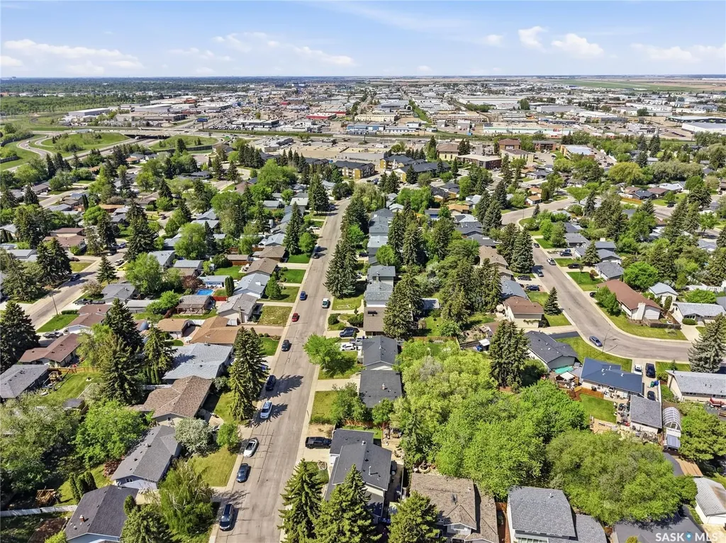 54 St Lawrence Crescent Saskatoon SK S7K 1G5