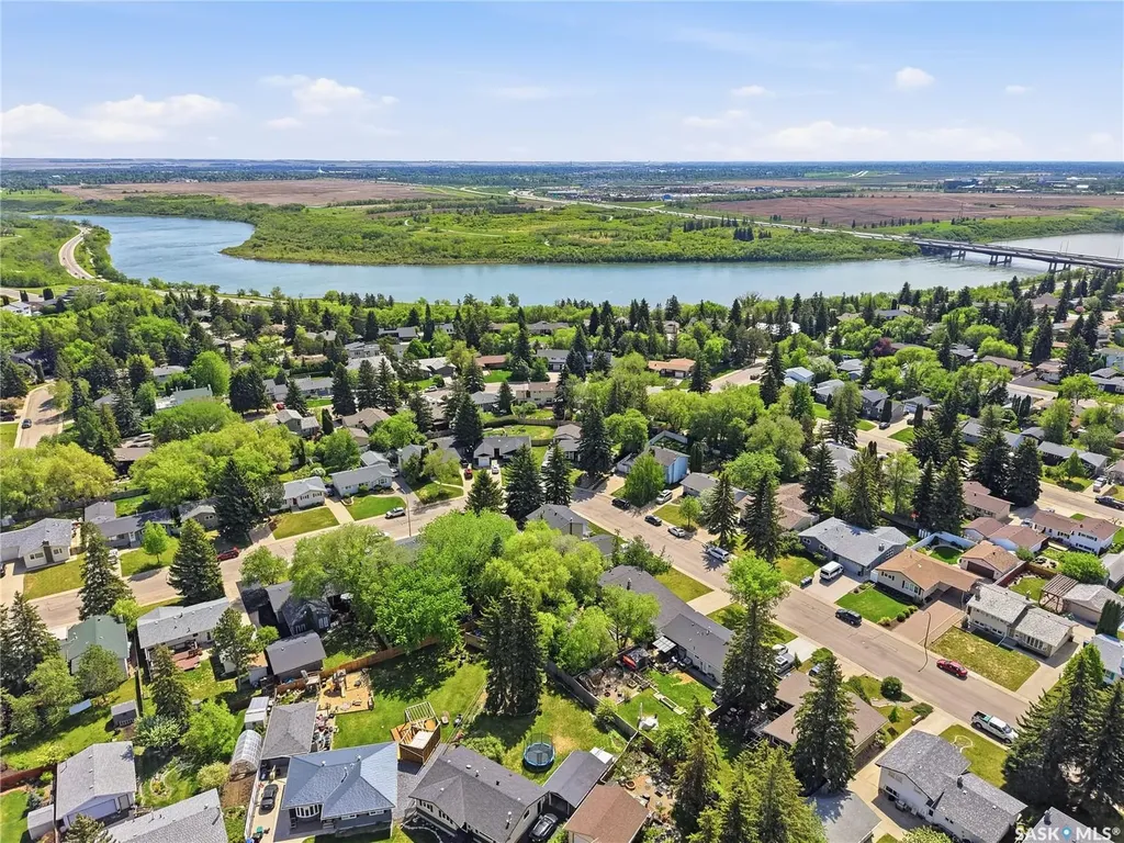 54 St Lawrence Crescent Saskatoon SK S7K 1G5