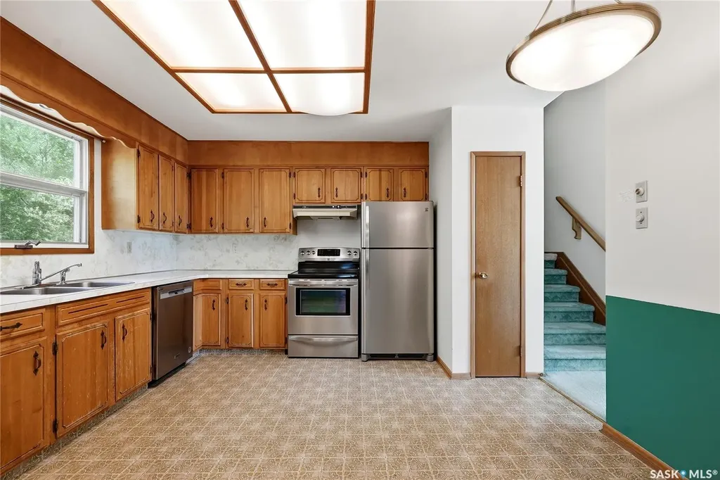 54 St Lawrence Crescent Saskatoon SK S7K 1G5