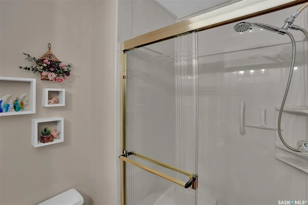 15 Dalhousie Way Regina SK S4V 0A1