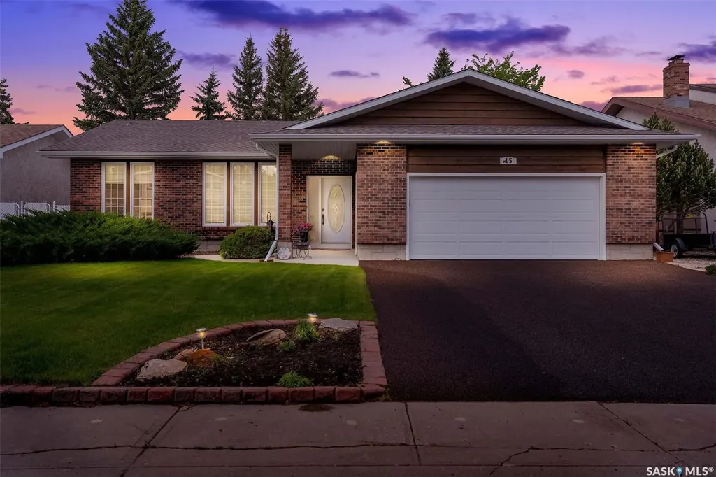 15 Dalhousie Way Regina SK S4V 0A1