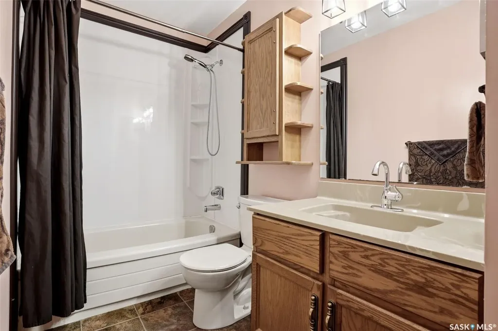 7122 Lawrence Drive Regina SK S4X 3X6