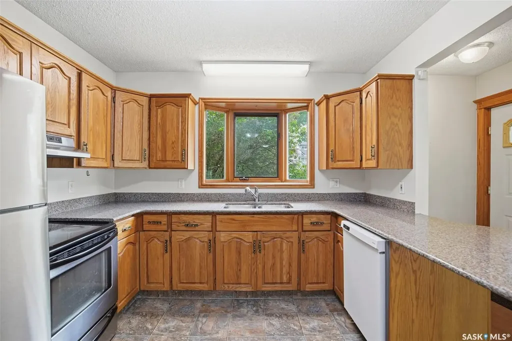 302 Mckinnon Avenue S Saskatoon SK S7N 1J5