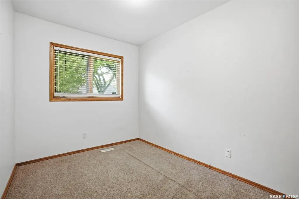 302 Mckinnon Avenue S Saskatoon SK S7N 1J5