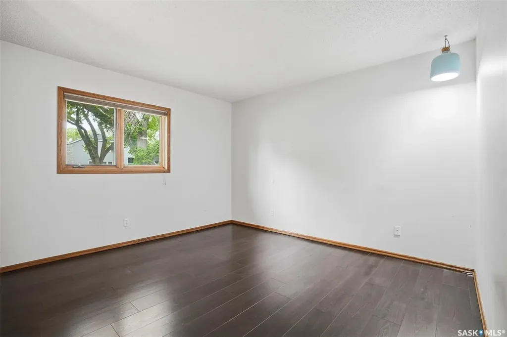 302 Mckinnon Avenue S Saskatoon SK S7N 1J5