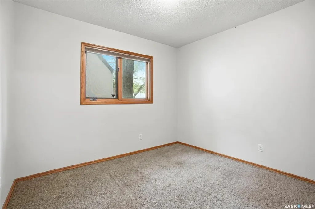 302 Mckinnon Avenue S Saskatoon SK S7N 1J5