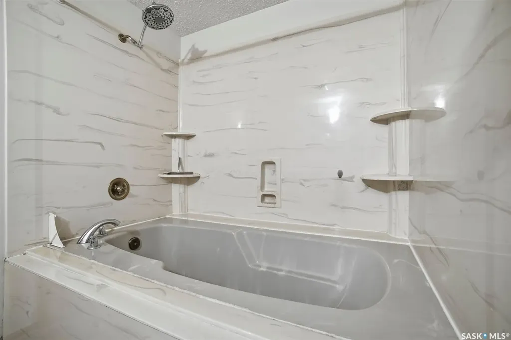 302 Mckinnon Avenue S Saskatoon SK S7N 1J5