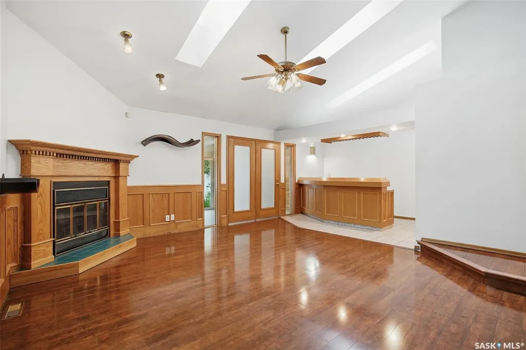 302 Mckinnon Avenue S Saskatoon SK S7N 1J5