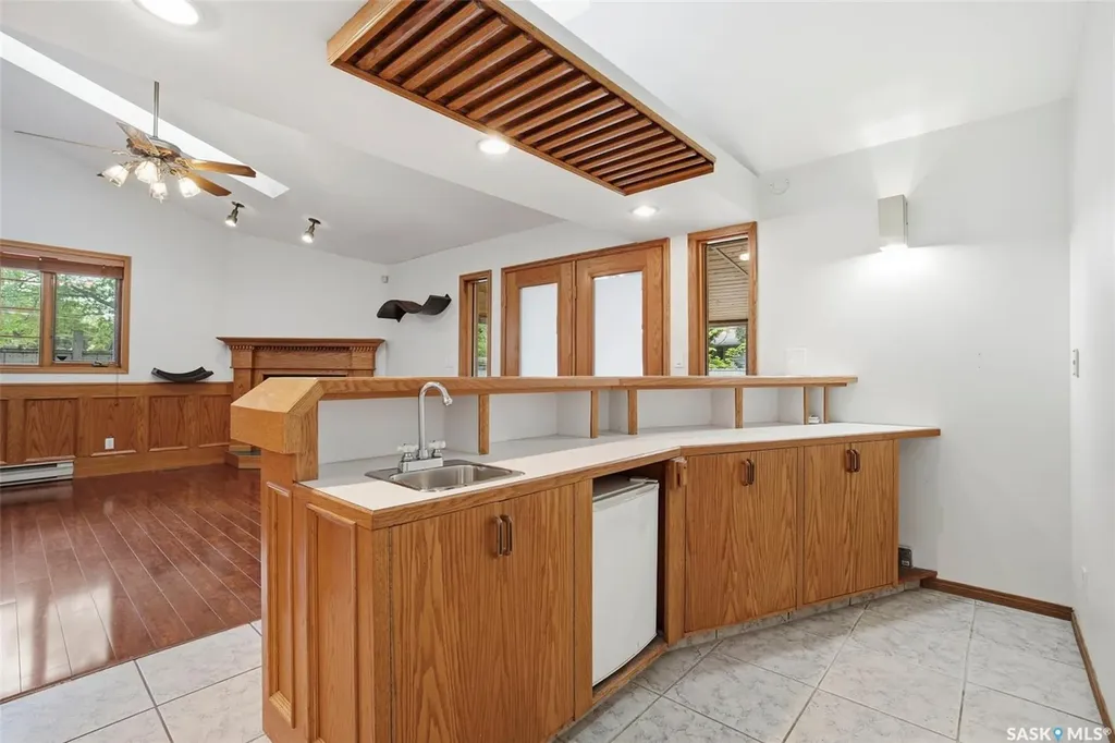 302 Mckinnon Avenue S Saskatoon SK S7N 1J5