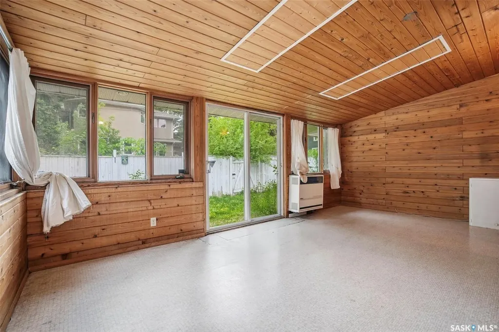 302 Mckinnon Avenue S Saskatoon SK S7N 1J5