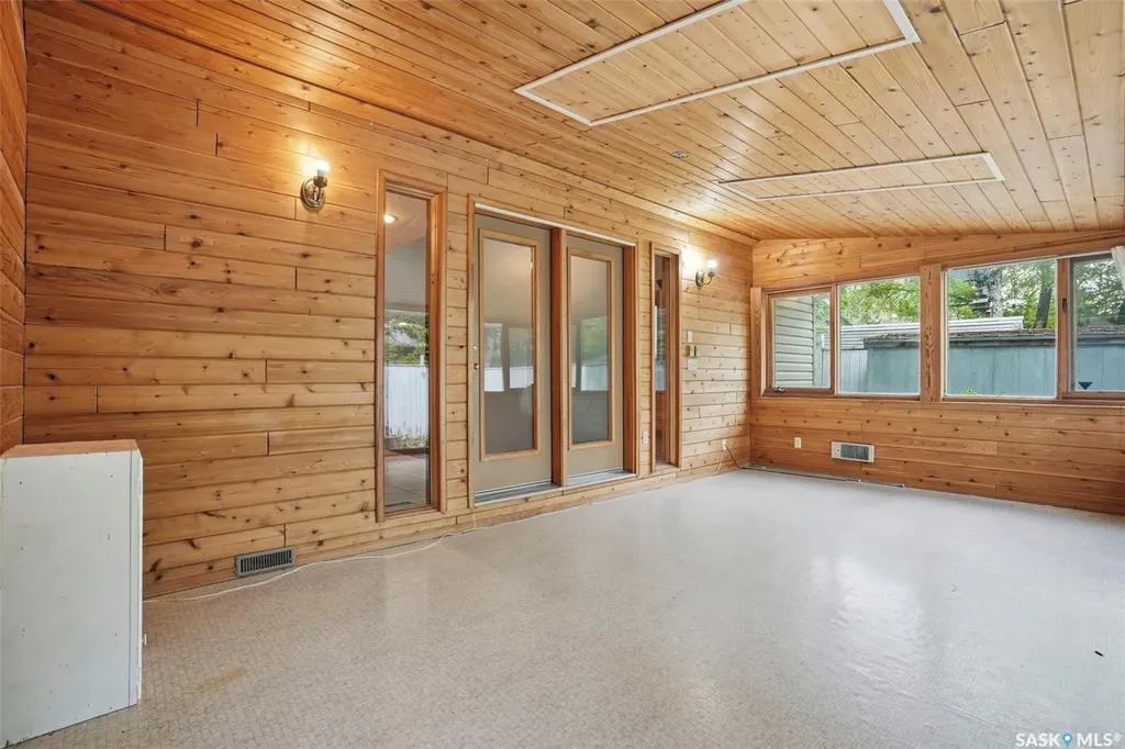 302 Mckinnon Avenue S Saskatoon SK S7N 1J5