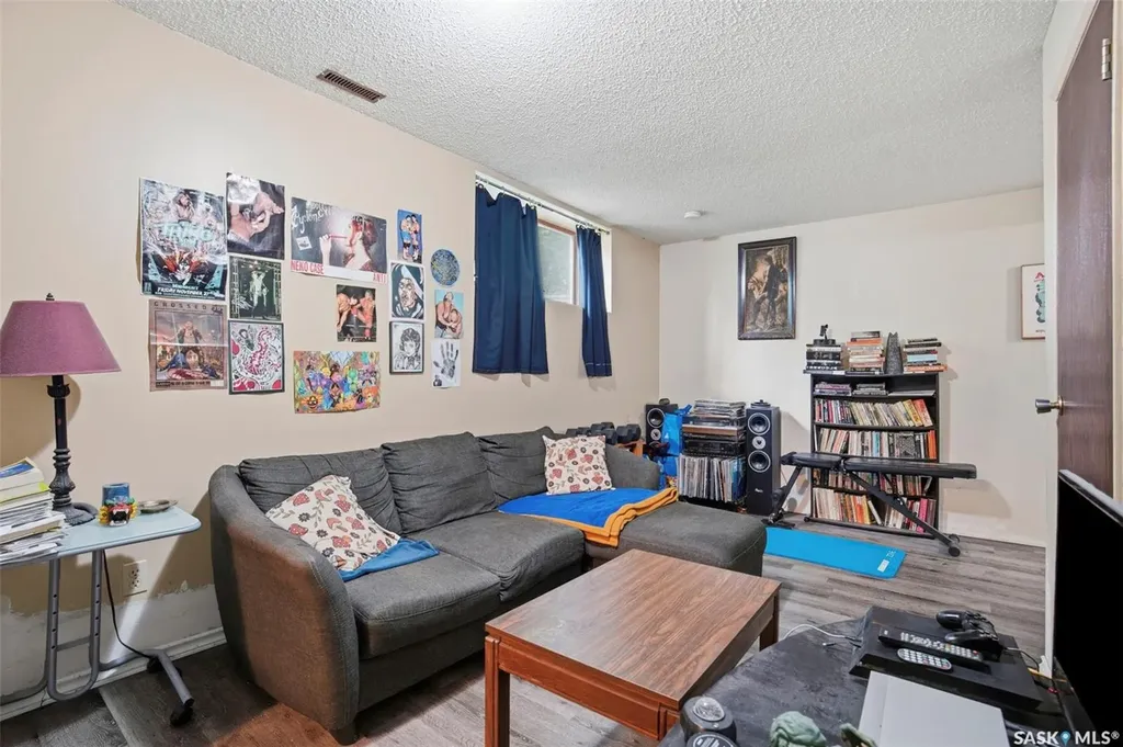 302 Mckinnon Avenue S Saskatoon SK S7N 1J5