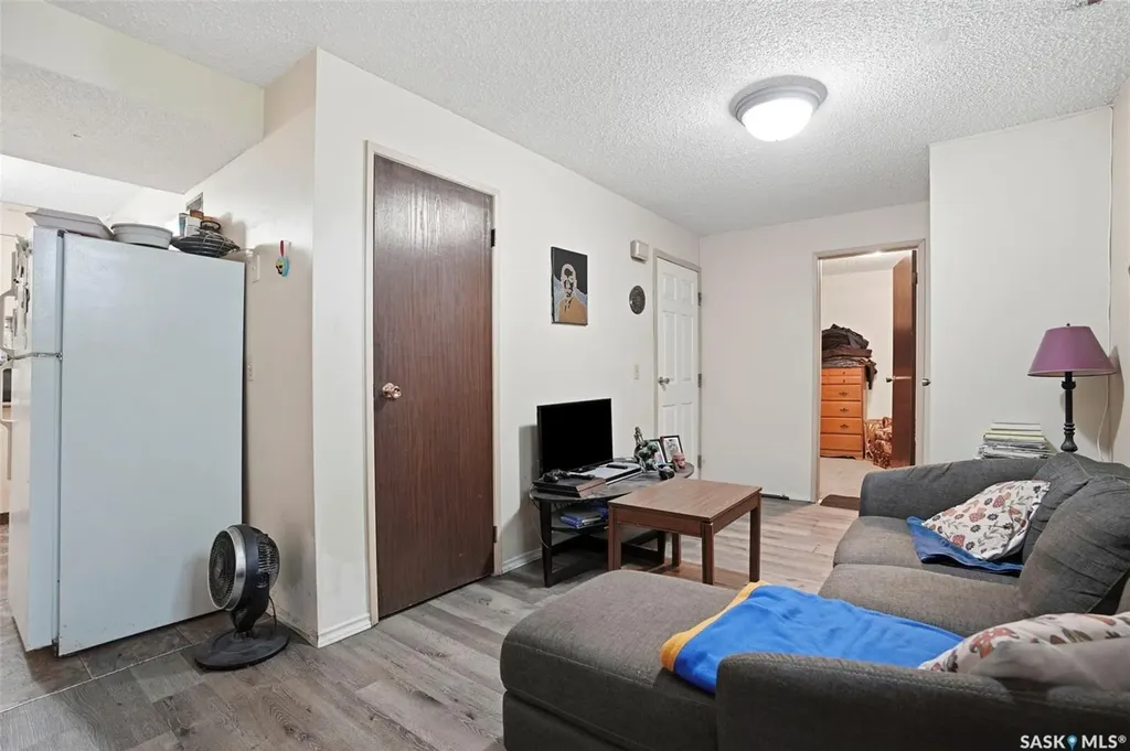 302 Mckinnon Avenue S Saskatoon SK S7N 1J5