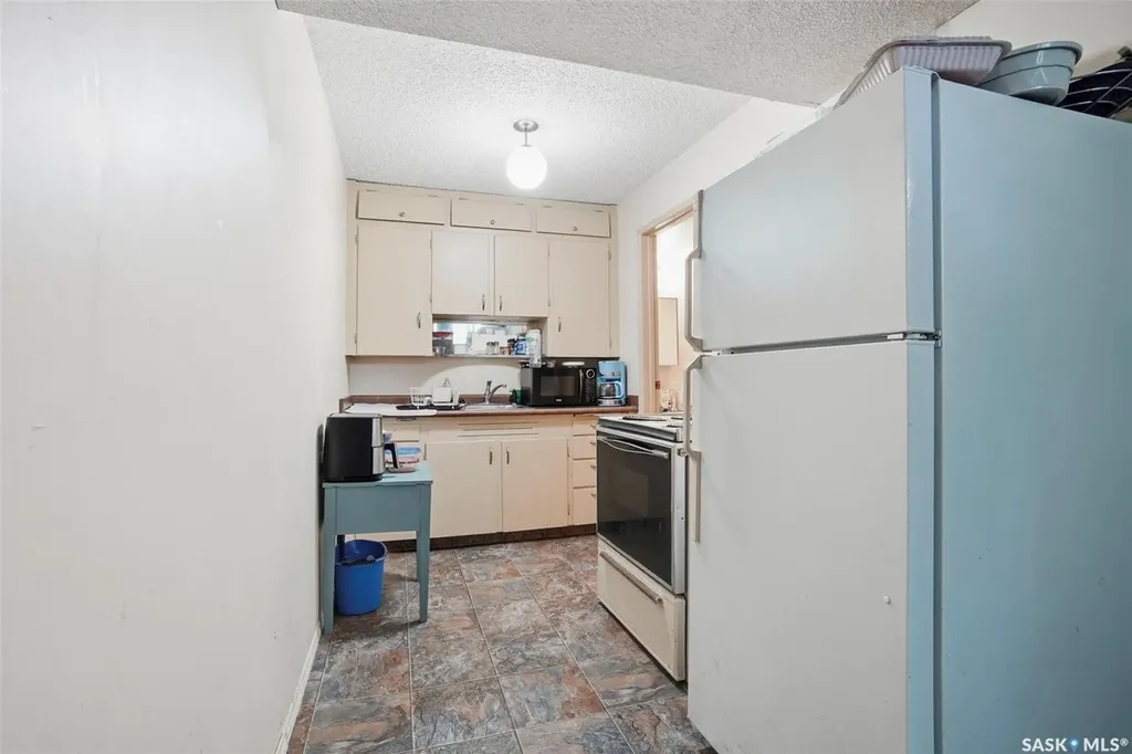 302 Mckinnon Avenue S Saskatoon SK S7N 1J5