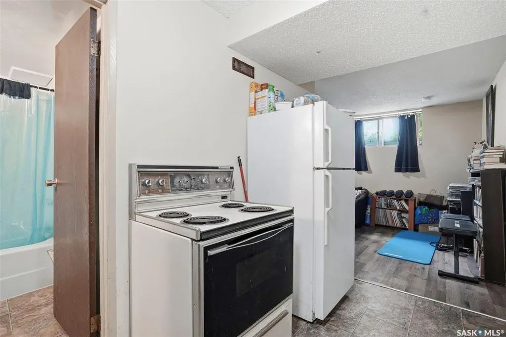 302 Mckinnon Avenue S Saskatoon SK S7N 1J5