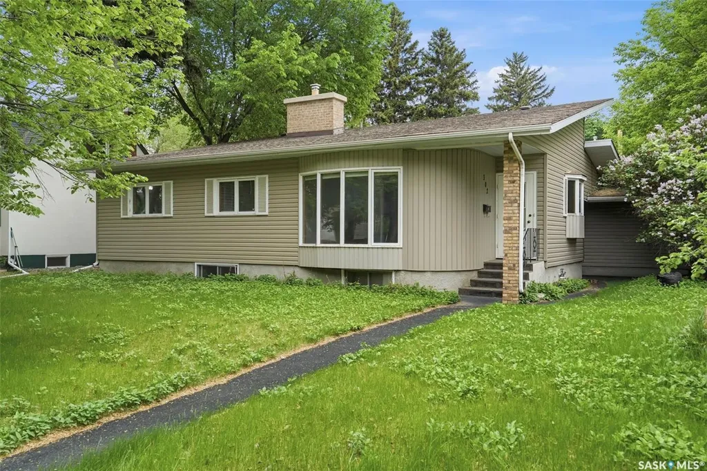 302 Mckinnon Avenue S Saskatoon SK S7N 1J5