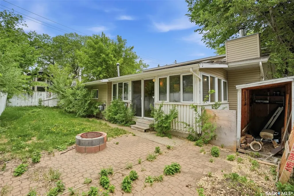 302 Mckinnon Avenue S Saskatoon SK S7N 1J5