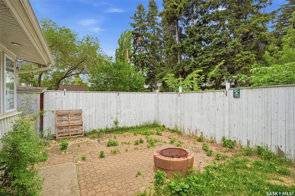 302 Mckinnon Avenue S Saskatoon SK S7N 1J5