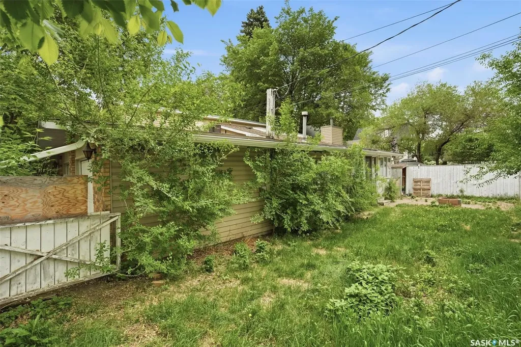 302 Mckinnon Avenue S Saskatoon SK S7N 1J5