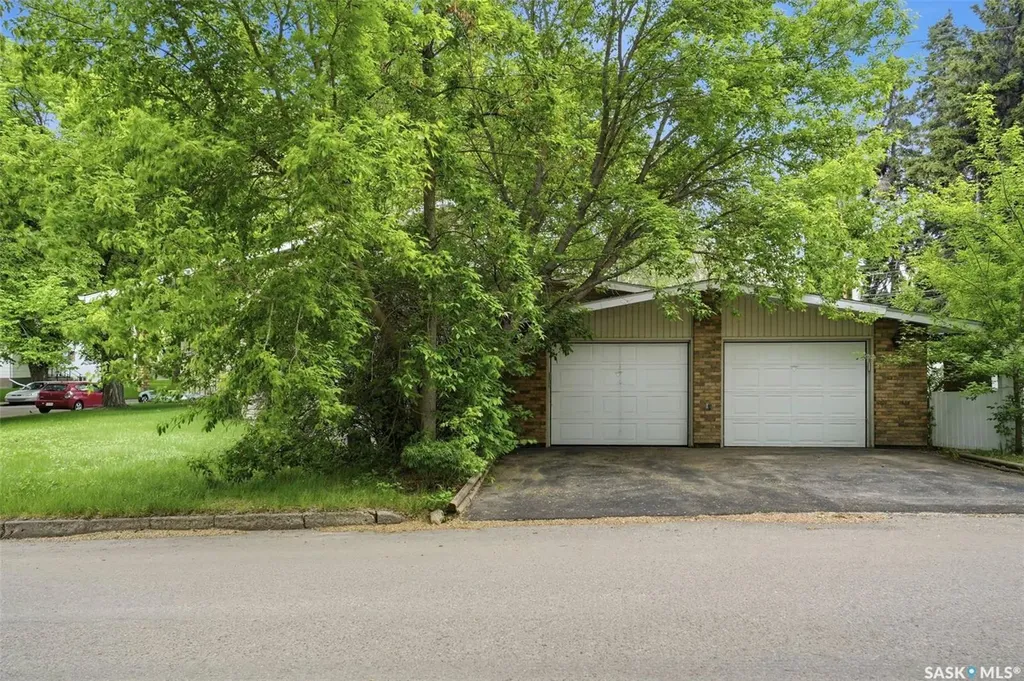 302 Mckinnon Avenue S Saskatoon SK S7N 1J5