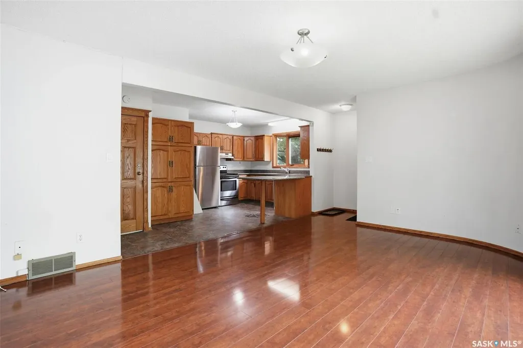 302 Mckinnon Avenue S Saskatoon SK S7N 1J5