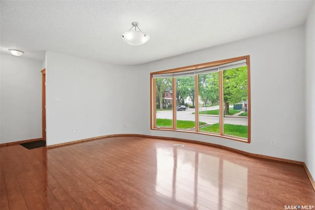 302 Mckinnon Avenue S Saskatoon SK S7N 1J5