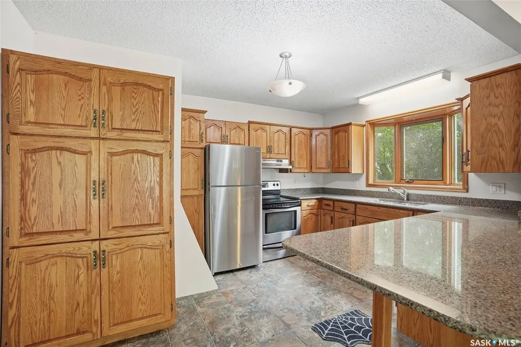 302 Mckinnon Avenue S Saskatoon SK S7N 1J5