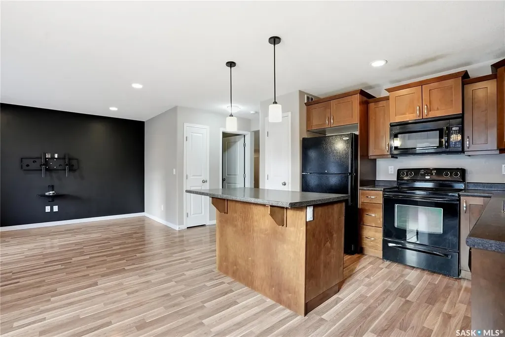547 East Hampton Boulevard Saskatoon SK S7R 0B1