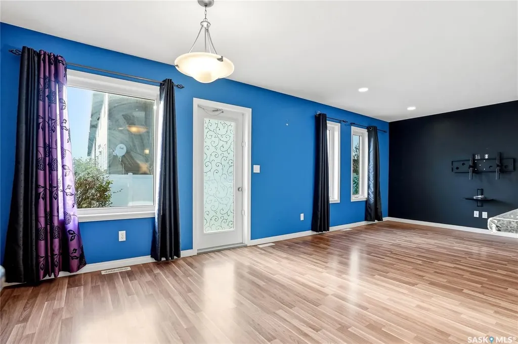 547 East Hampton Boulevard Saskatoon SK S7R 0B1