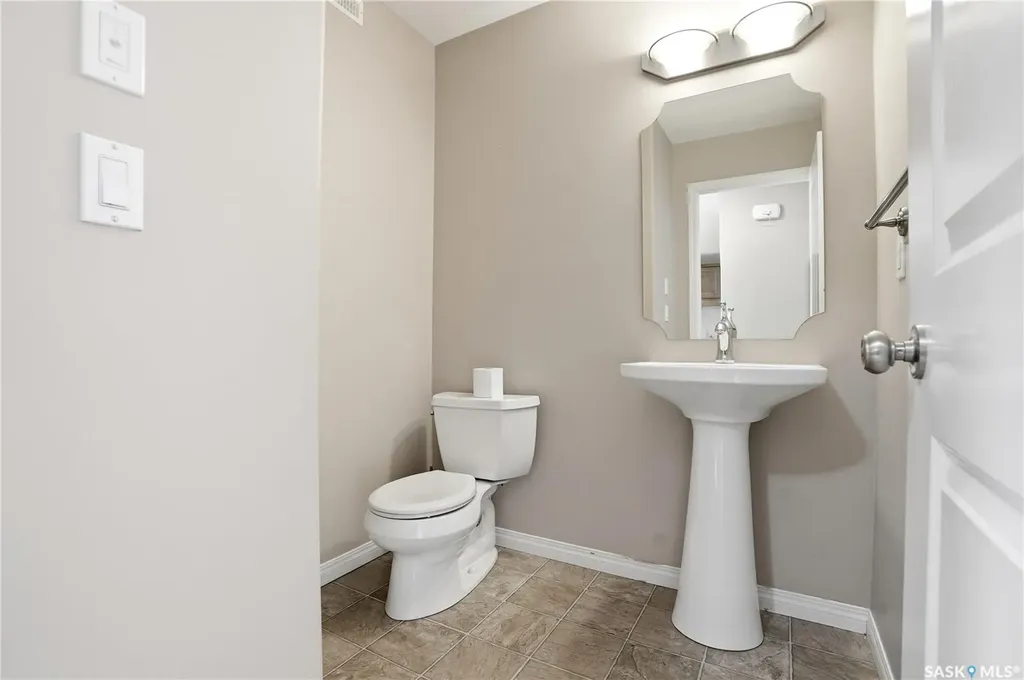 547 East Hampton Boulevard Saskatoon SK S7R 0B1