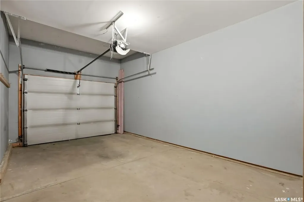 547 East Hampton Boulevard Saskatoon SK S7R 0B1