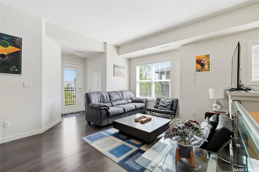 3013 Mcclocklin Road Saskatoon SK S7R 0J1