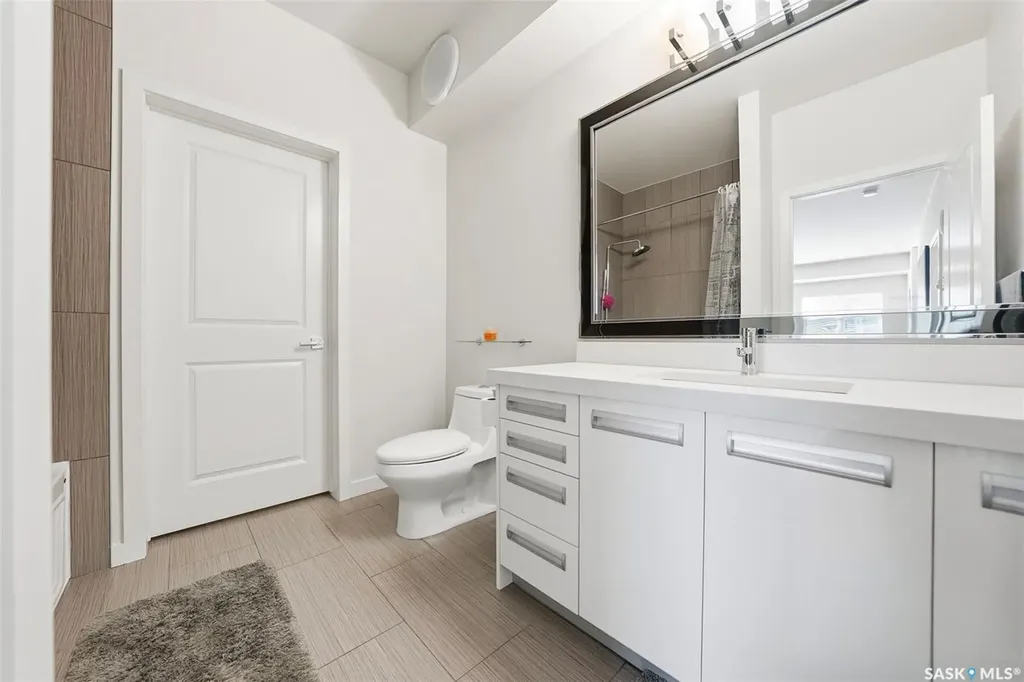 3013 Mcclocklin Road Saskatoon SK S7R 0J1