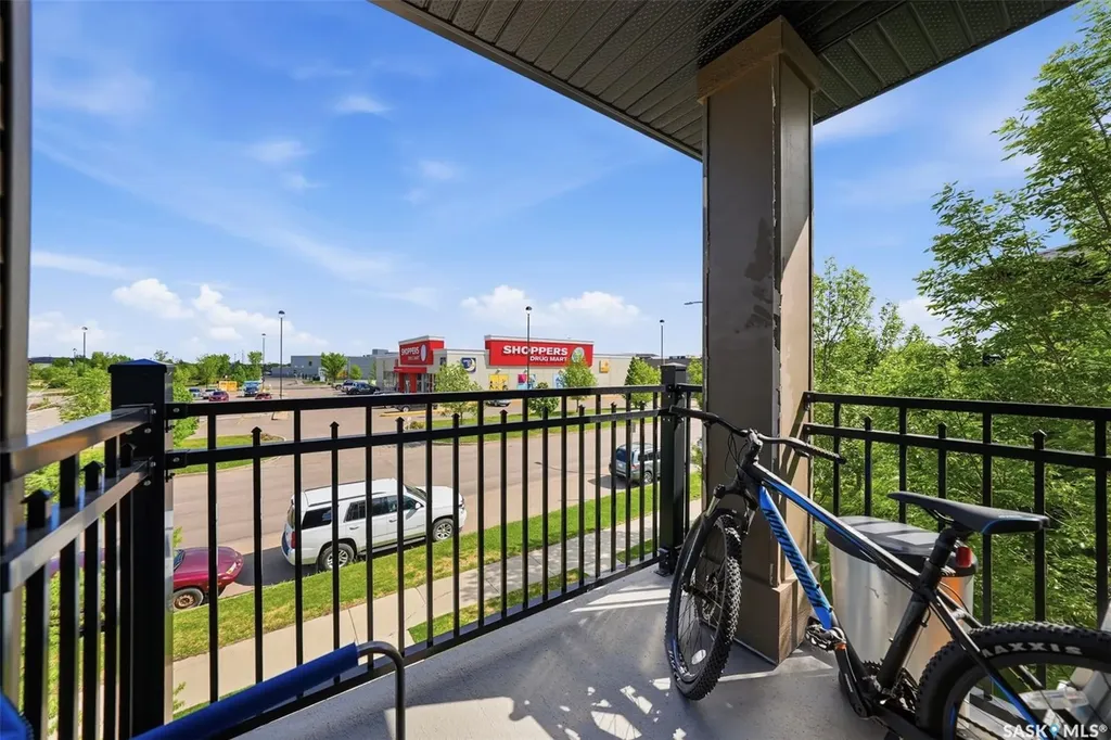 3013 Mcclocklin Road Saskatoon SK S7R 0J1