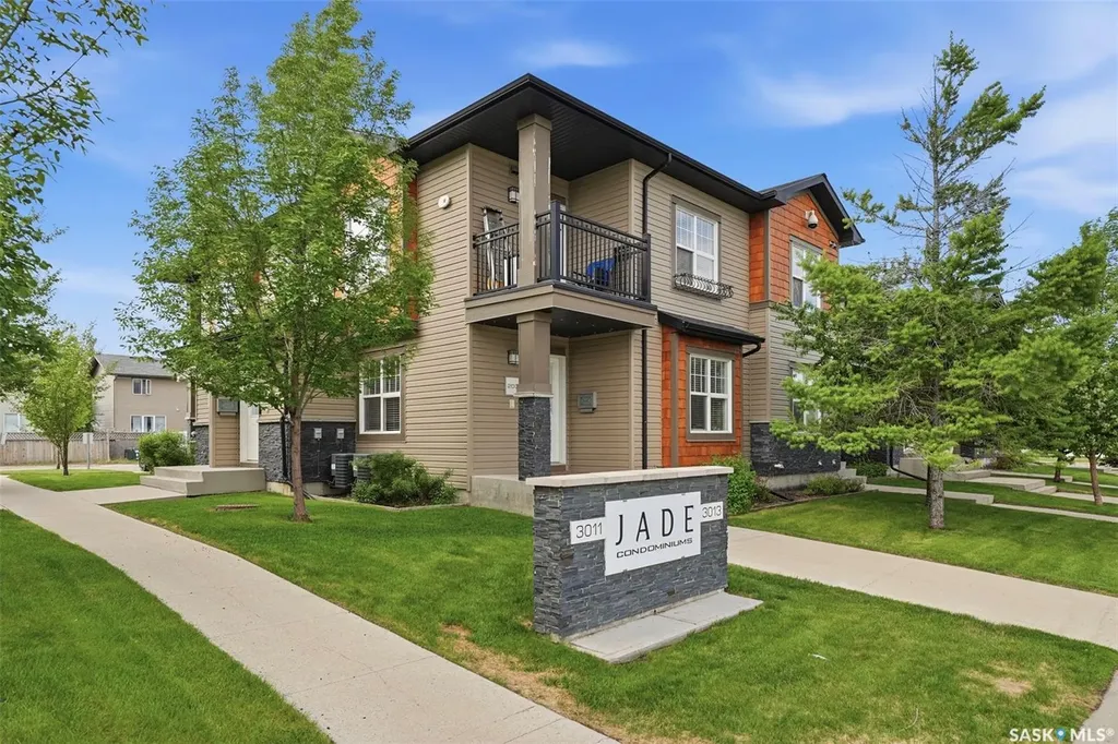 3013 Mcclocklin Road Saskatoon SK S7R 0J1