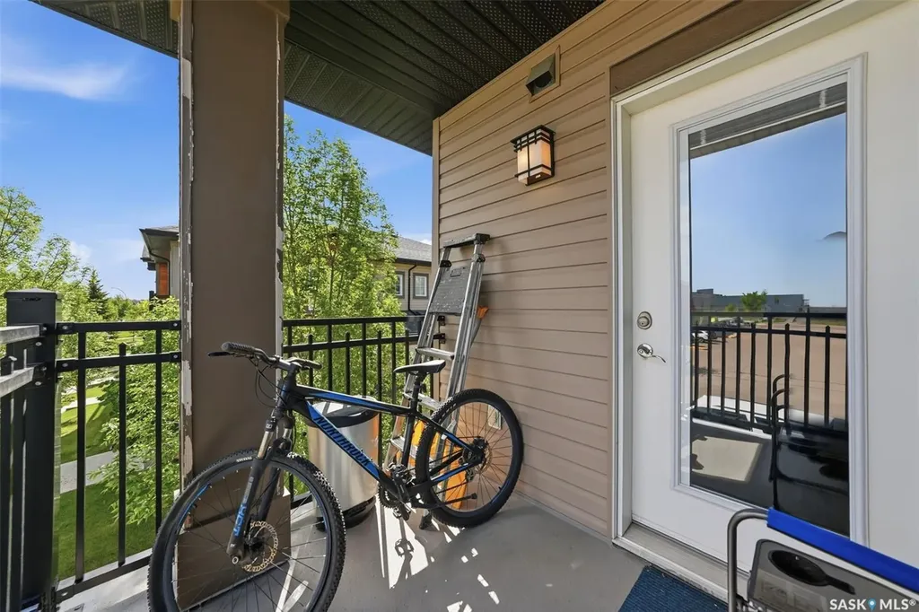 3013 Mcclocklin Road Saskatoon SK S7R 0J1