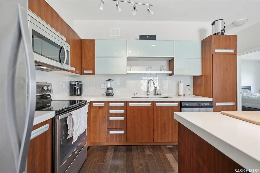 3013 Mcclocklin Road Saskatoon SK S7R 0J1