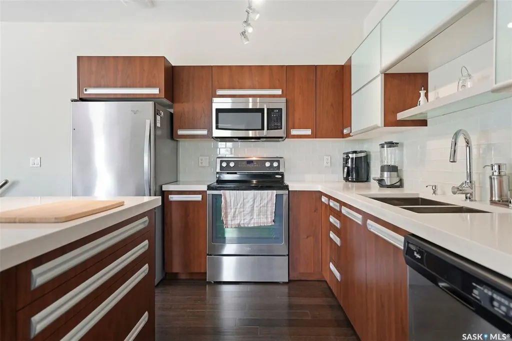3013 Mcclocklin Road Saskatoon SK S7R 0J1