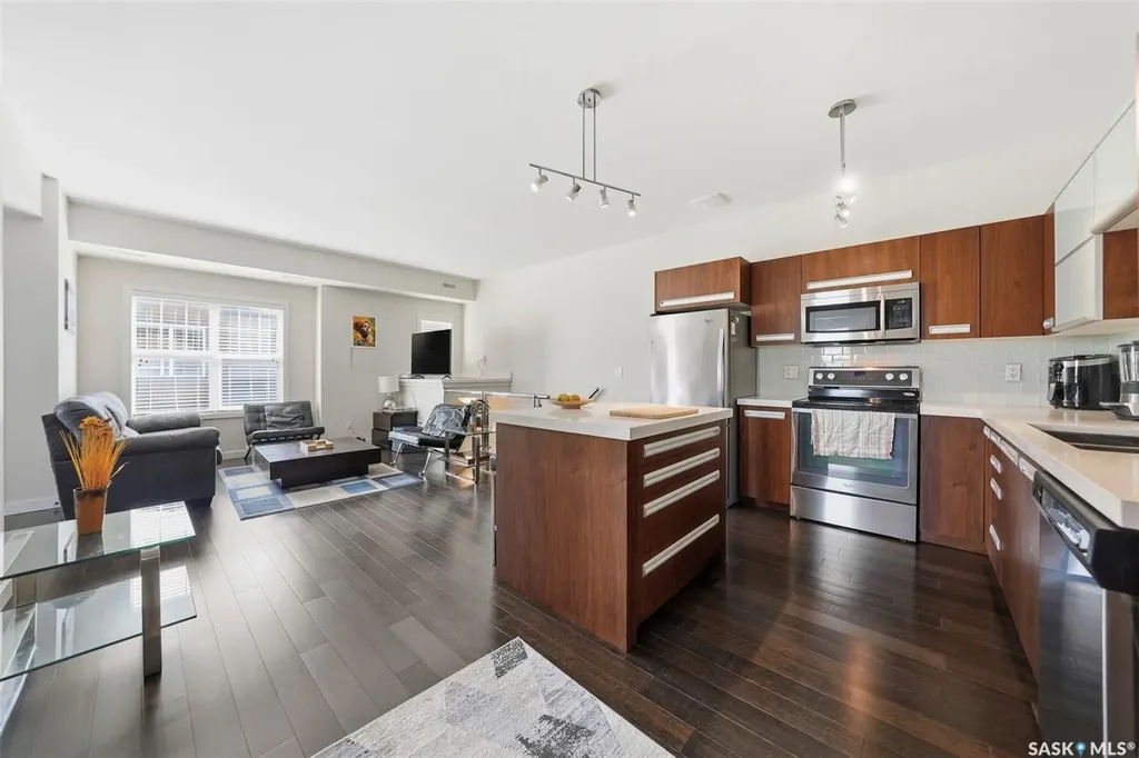 3013 Mcclocklin Road Saskatoon SK S7R 0J1