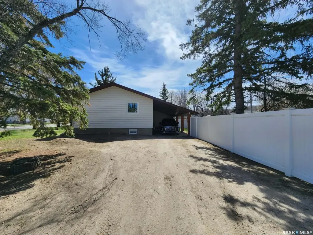 891 2nd Street E Shaunavon SK S0N 2M0
