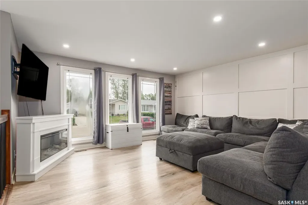 48 Aster Crescent Moose Jaw SK S6J 1A7