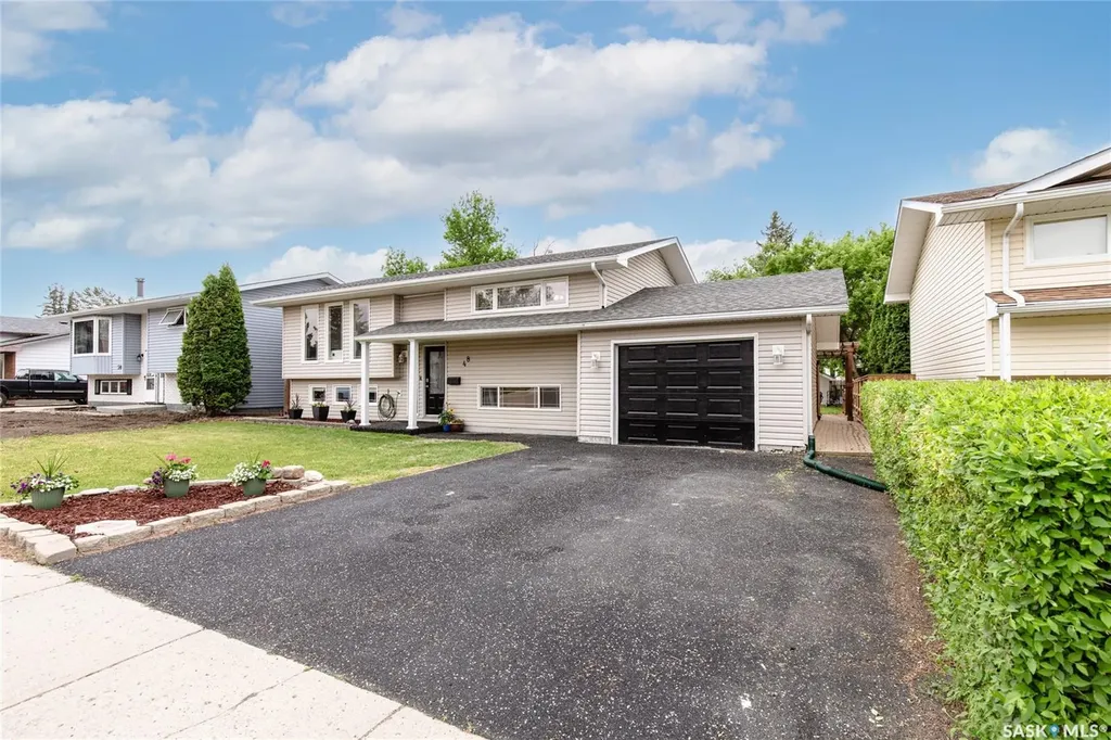 48 Aster Crescent Moose Jaw SK S6J 1A7