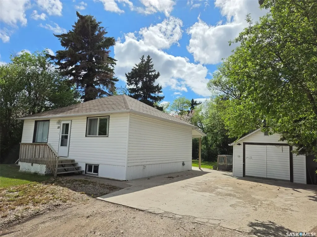 118 5th Street W Carlyle SK S0C 0R0