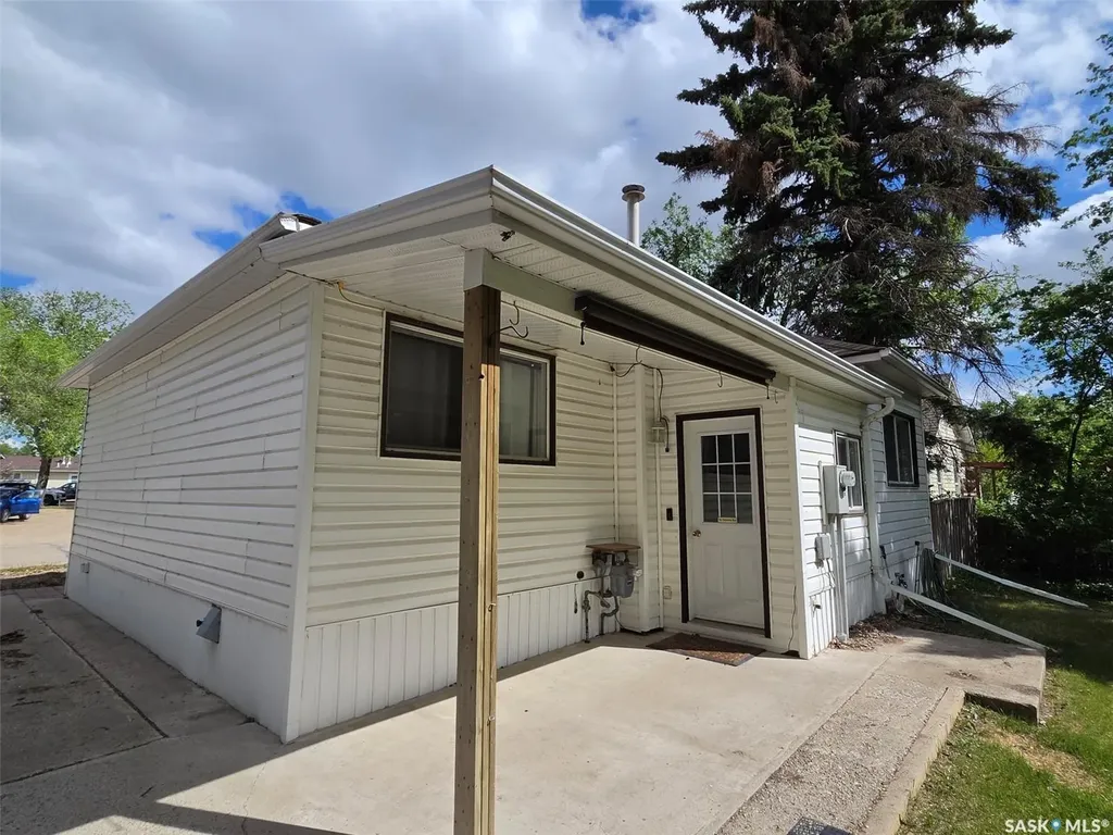 118 5th Street W Carlyle SK S0C 0R0