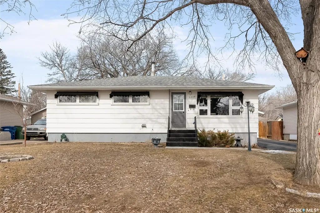 1238 Albert Street Moose Jaw SK S6H 2Y4