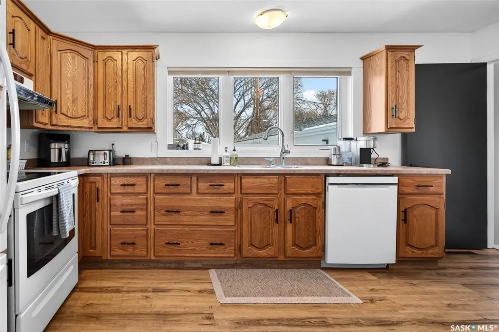 1238 Albert Street Moose Jaw SK S6H 2Y4