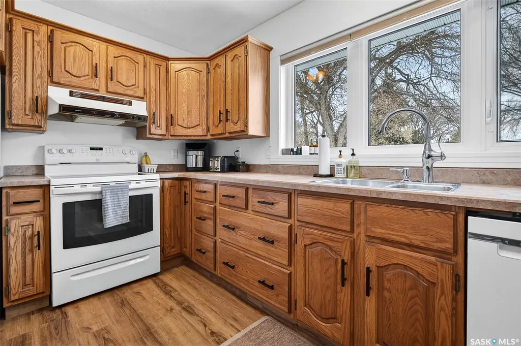 1238 Albert Street Moose Jaw SK S6H 2Y4