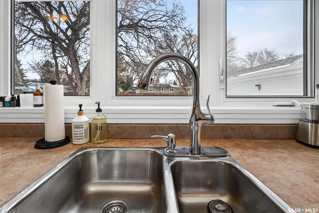 1238 Albert Street Moose Jaw SK S6H 2Y4