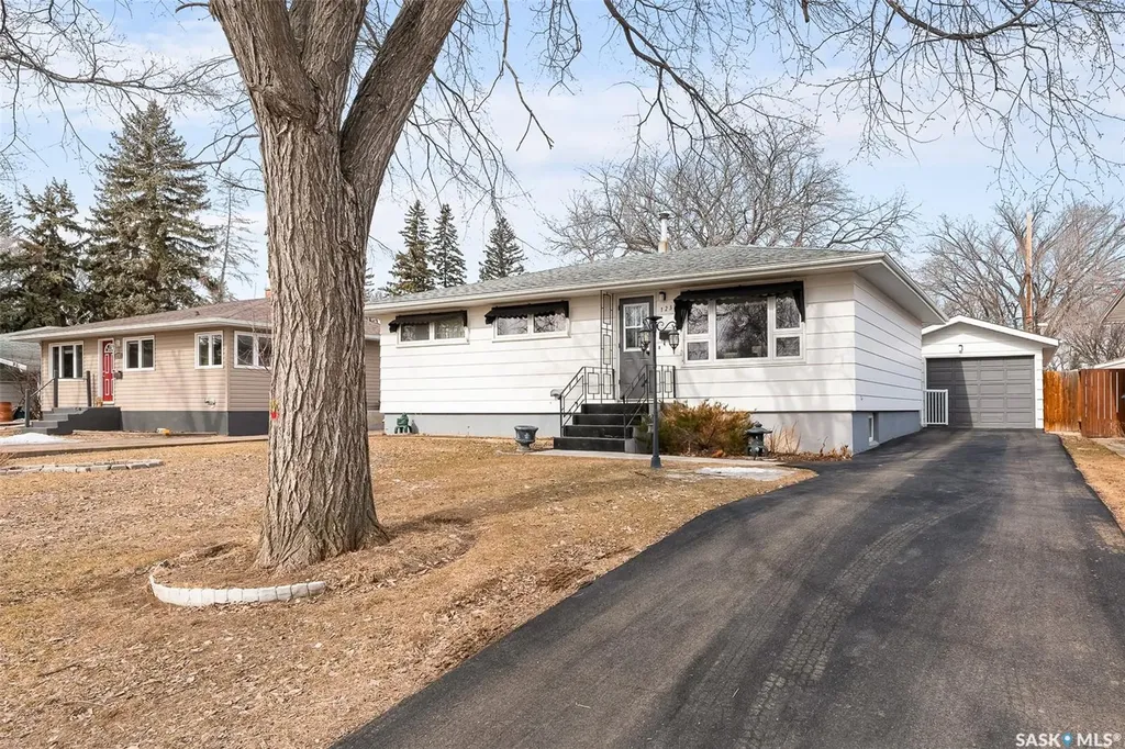 1238 Albert Street Moose Jaw SK S6H 2Y4