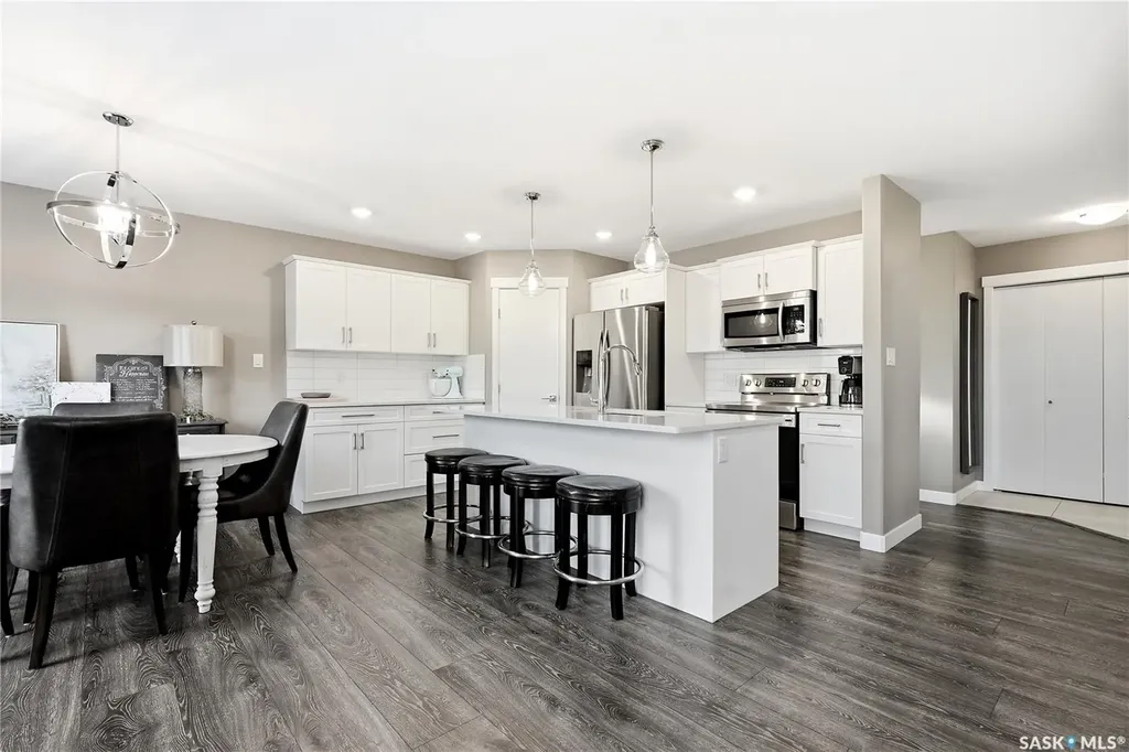 323 Cowan Crescent Martensville SK S0K 2T1